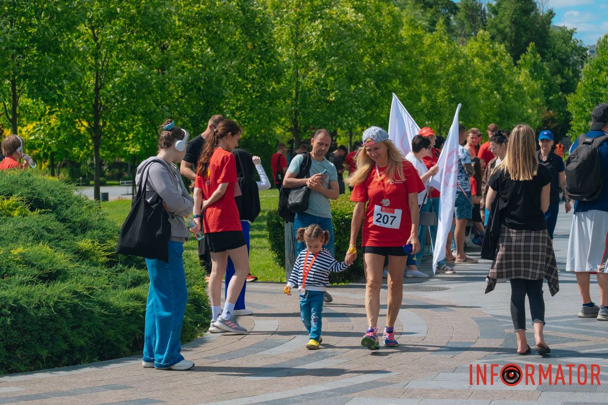 У Дніпрі до Всесвітнього дня донора проходив благодійний забіг: шукай себе на фото 118