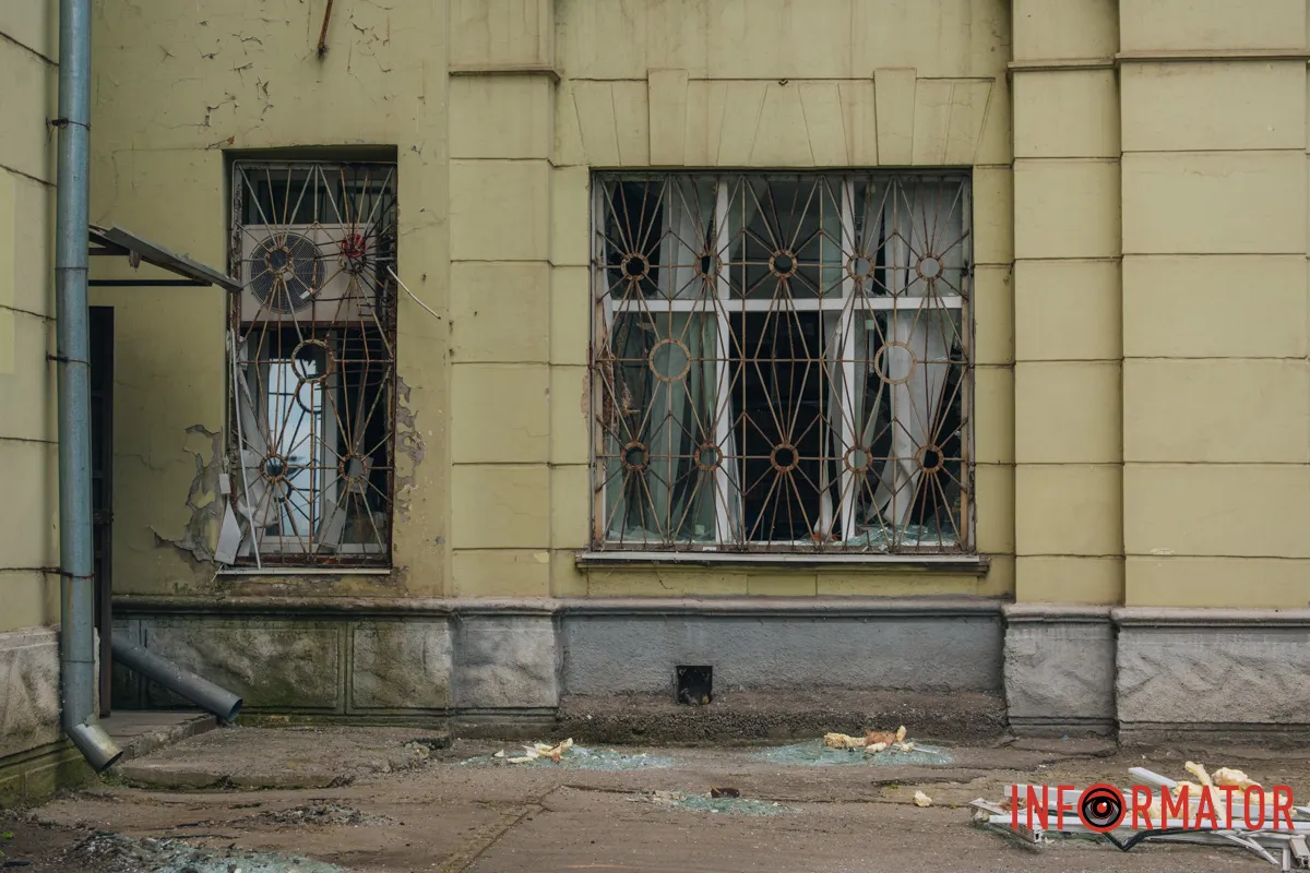 За даними від міського голови Дніпра Бориса Філатова, пошкоджень зазнали понад 10 будівель