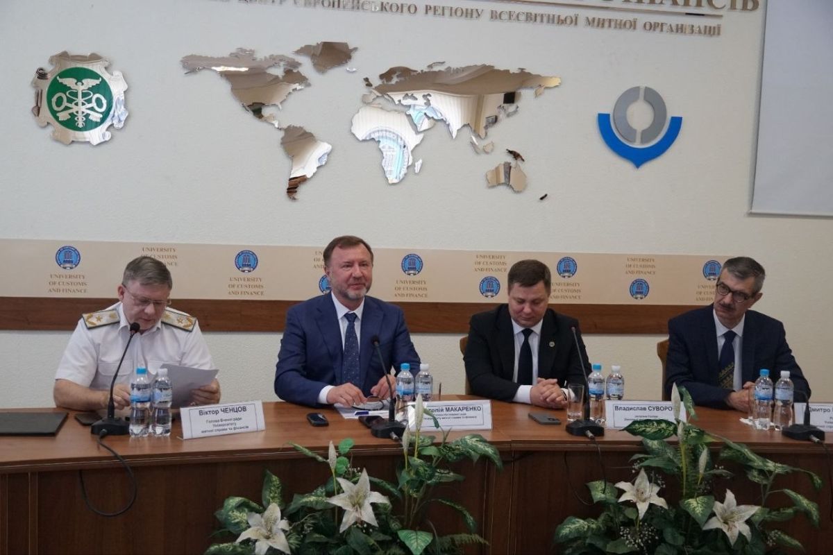 Це перший в незалежній Україні заклад вищої освіти, створений для підготовки фахівців митної справи Це перший в незалежній Україні заклад вищої освіти, створений для підготовки фахівців митної справи