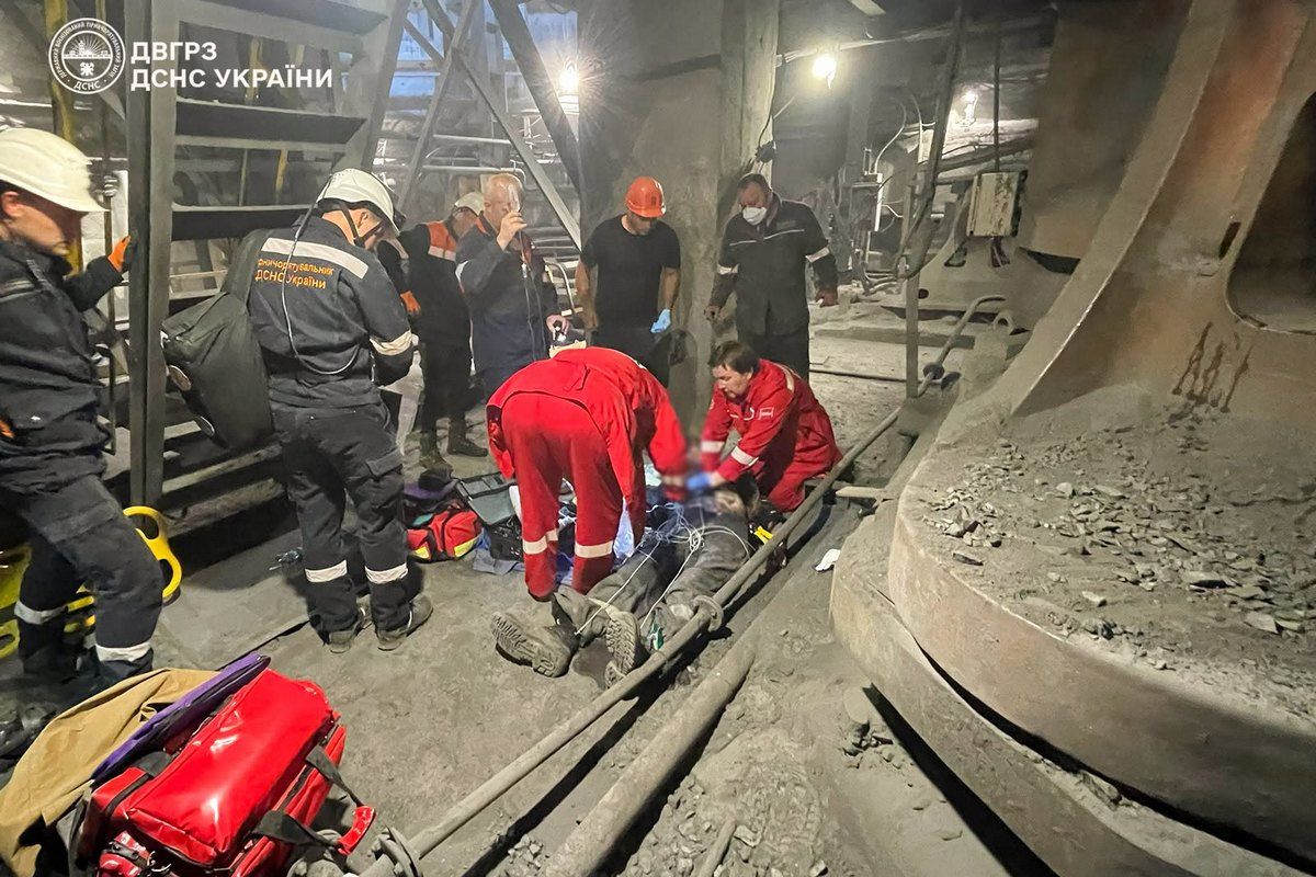 На місце приїхали рятувальники На місце приїхали рятувальники
