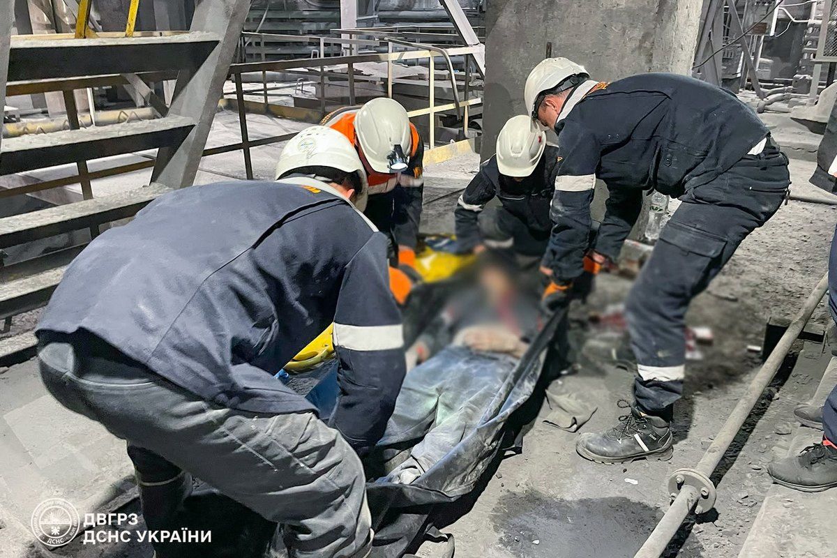 Тіло загиблого транспортували на нульову позначку та передали компетентним службам для проведення судово-медичної експертизи та встановлення точних причин трагедії Тіло загиблого транспортували на нульову позначку та передали компетентним службам для проведення судово-медичної експертизи та встановлення точних причин трагедії