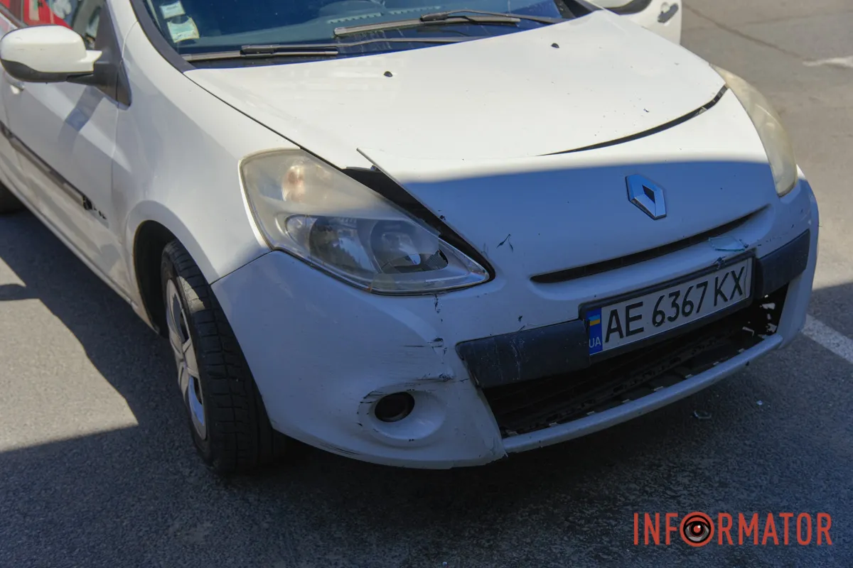 В Днепре в переулке Свободном Renault въехал в магазин косметики 19