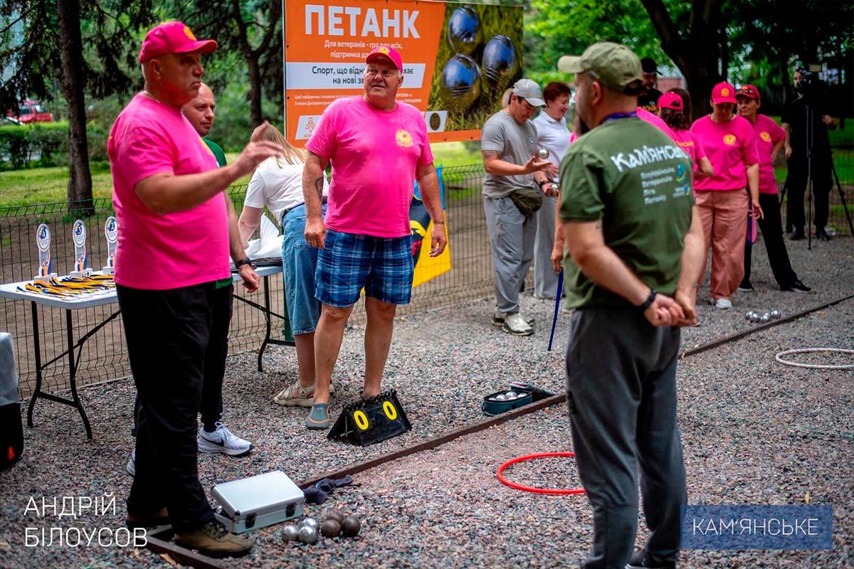 Адже заходи не лише популяризують спорт, а й створюють можливості для спілкування та єднання ветеранів і їхніх родин У Кам’янському відкрили новий майданчик для гри в петанк 4