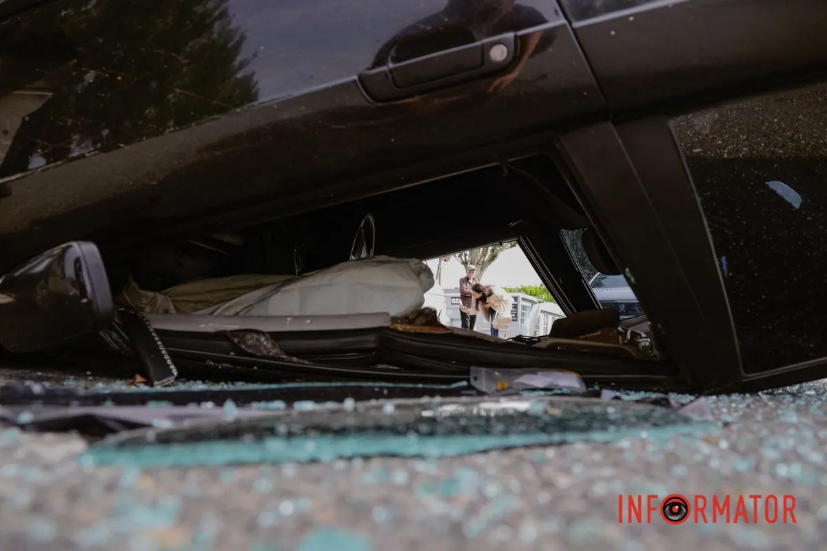 Фото: Тарас Іванов BMW перекинулась на дах, а водій втік: на Донецькому шосе у Дніпрі сталася серйозна ДТП 17