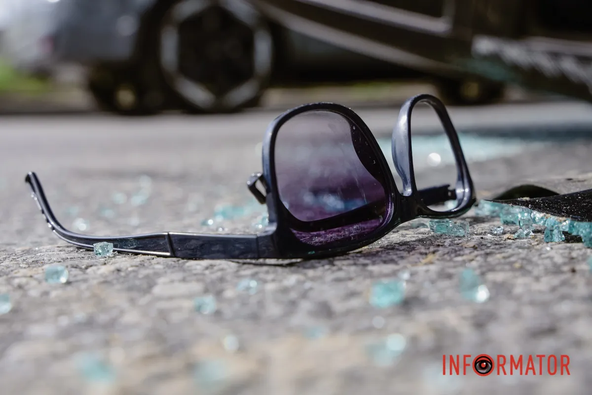 Випали окуляри BMW перекинулась на дах, а водій втік: на Донецькому шосе у Дніпрі сталася серйозна ДТП 19