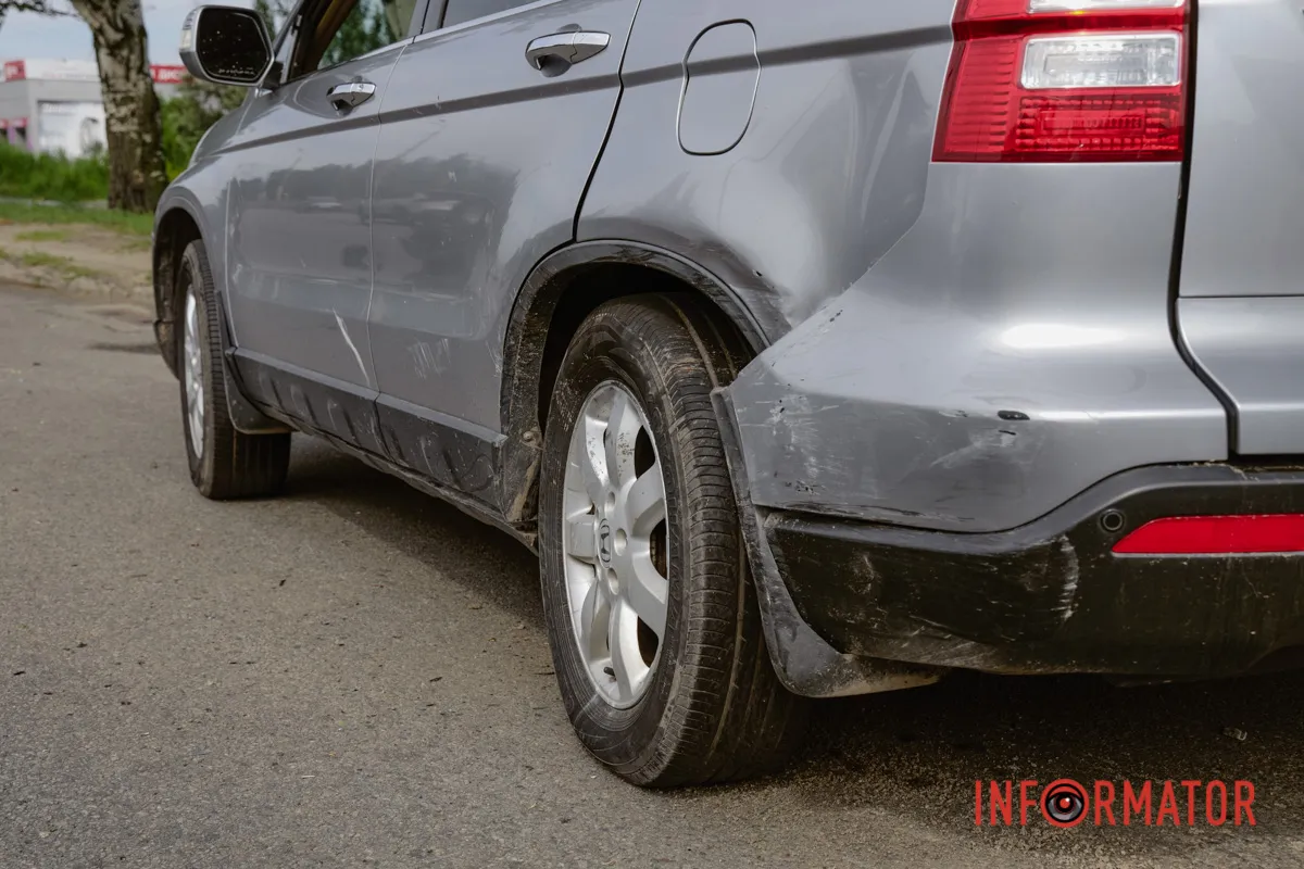 Уранці 18 червня на Донецькому шосе у Дніпрі, в районі озера Курячого, сталася аварія BMW перекинулась на дах, а водій втік: на Донецькому шосе у Дніпрі сталася серйозна ДТП 1