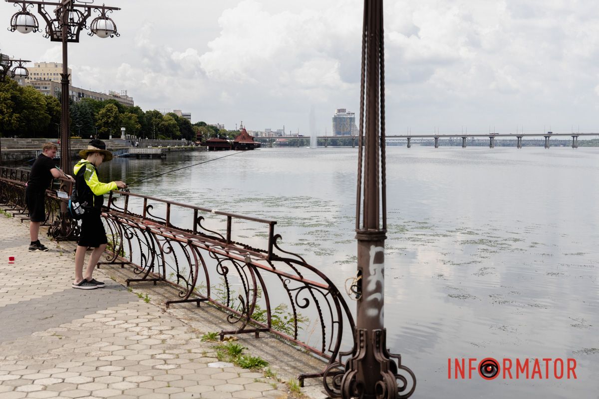 Наскільки чиста вода в річці та чому відбувається цвітіння Дніпра 17