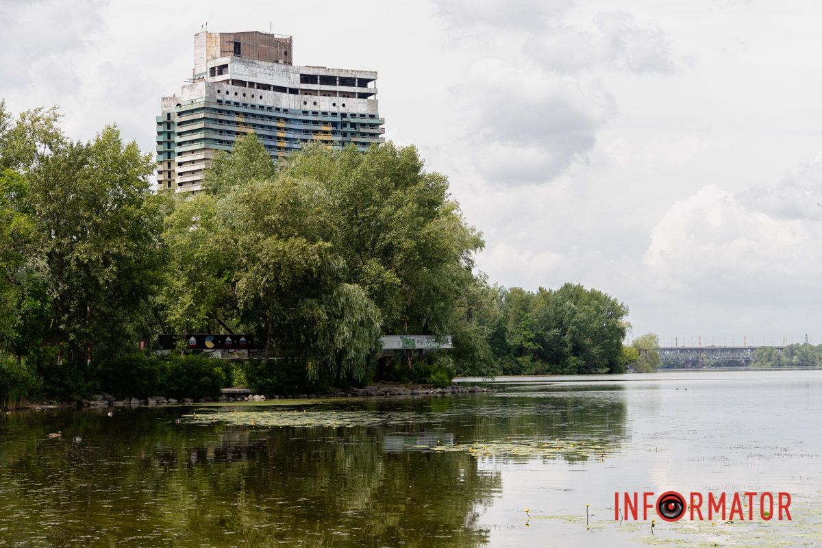 Наскільки чиста вода в річці та чому відбувається цвітіння Дніпра 27