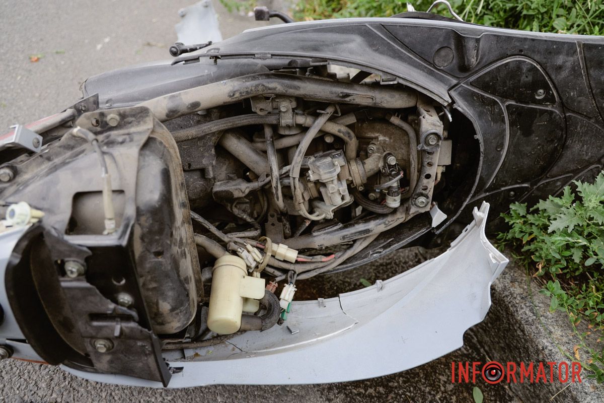 У Дніпрі на Січових Стрільців Volkswagen зіткнувся з мопедом: водія двоколісного госпіталізували 5