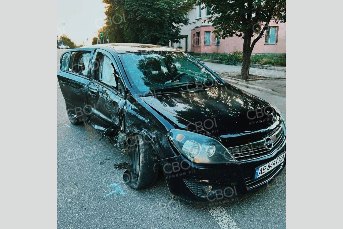 У соціальних мережах поширилась інформація про те, що у ніч на 19 червня у Кривому Розі на вулиці Колачевського сталася ДТП У соціальних мережах поширилась інформація про те, що у ніч на 19 червня у Кривому Розі на вулиці Колачевського сталася ДТП