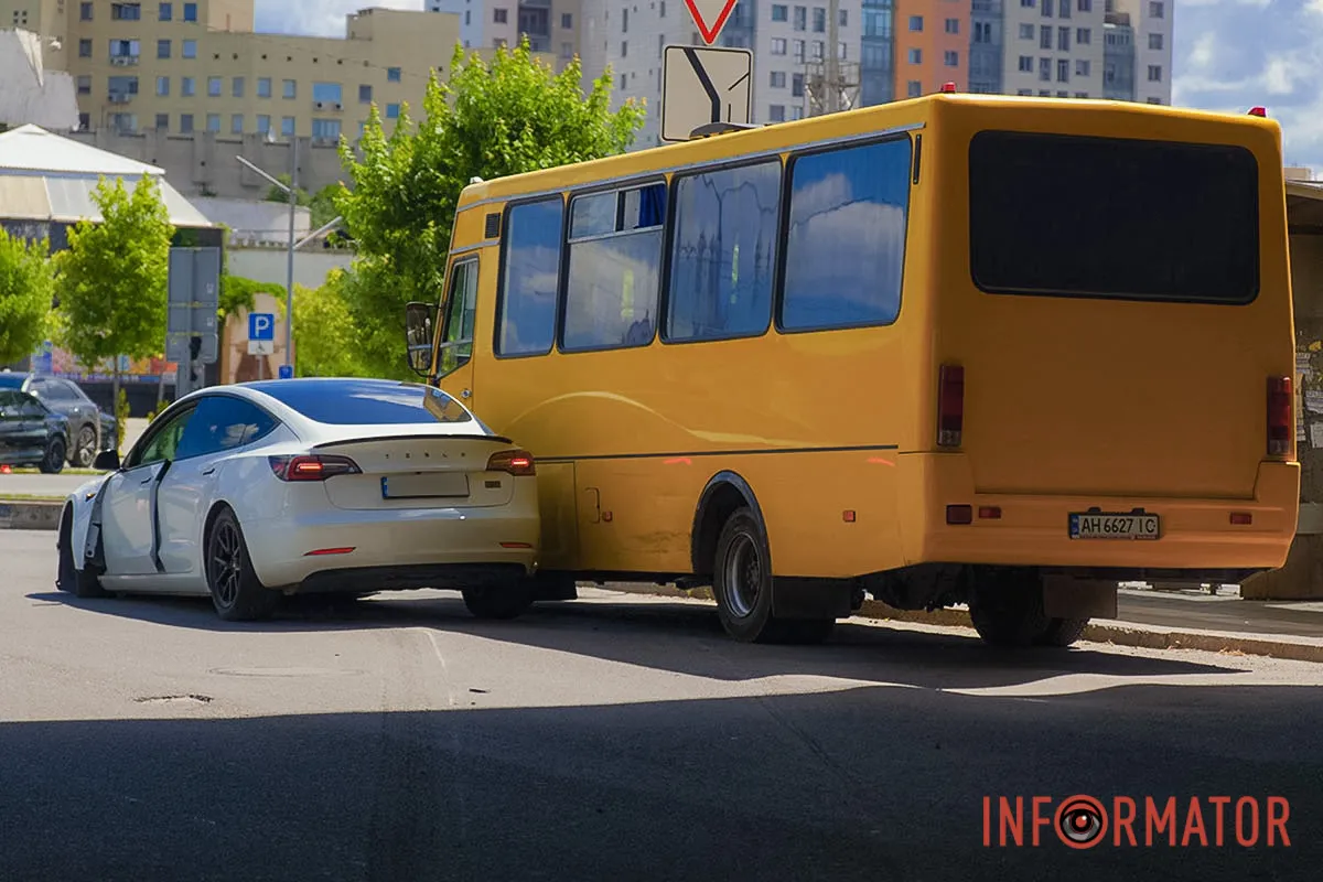 У Дніпрі біля «Мост-сіті» сталася ДТП: що відомо 2