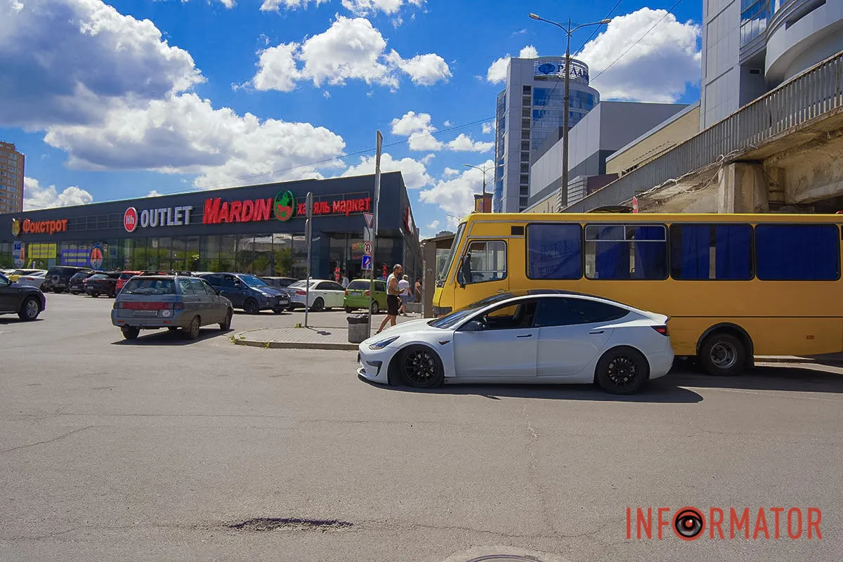 У Дніпрі біля «Мост-сіті» сталася ДТП: що відомо 4