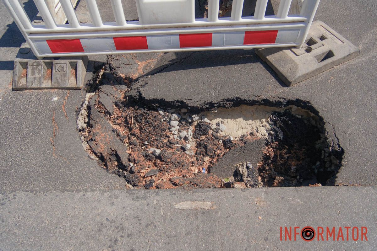 Впадина появилась на перекрестке Воскресенской и Староказацкой Впадина появилась на перекрестке Воскресенской и Староказацкой