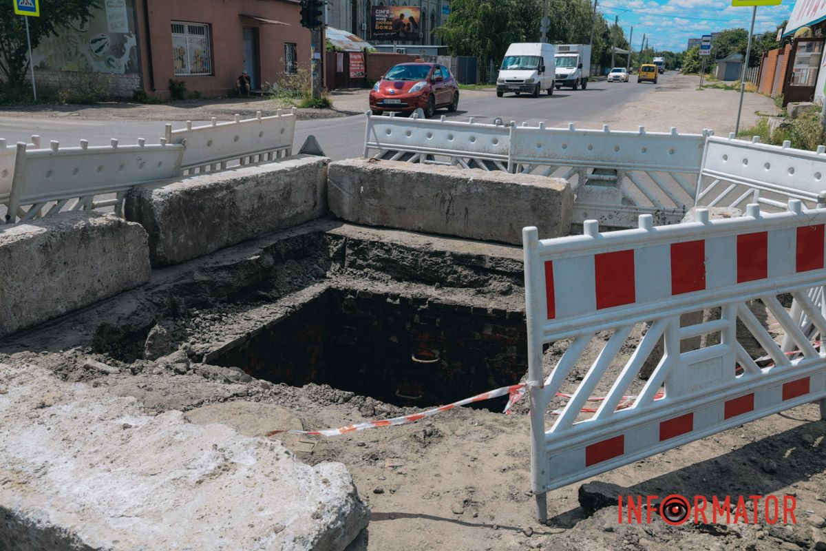 В Днепре на Старочумацкой пропасти перекрыло две полосы движения 16