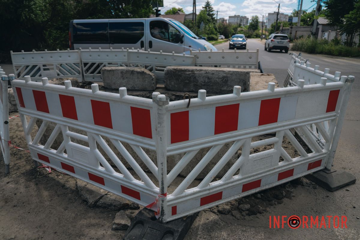 В Днепре на Старочумацкой пропасти перекрыло две полосы движения.