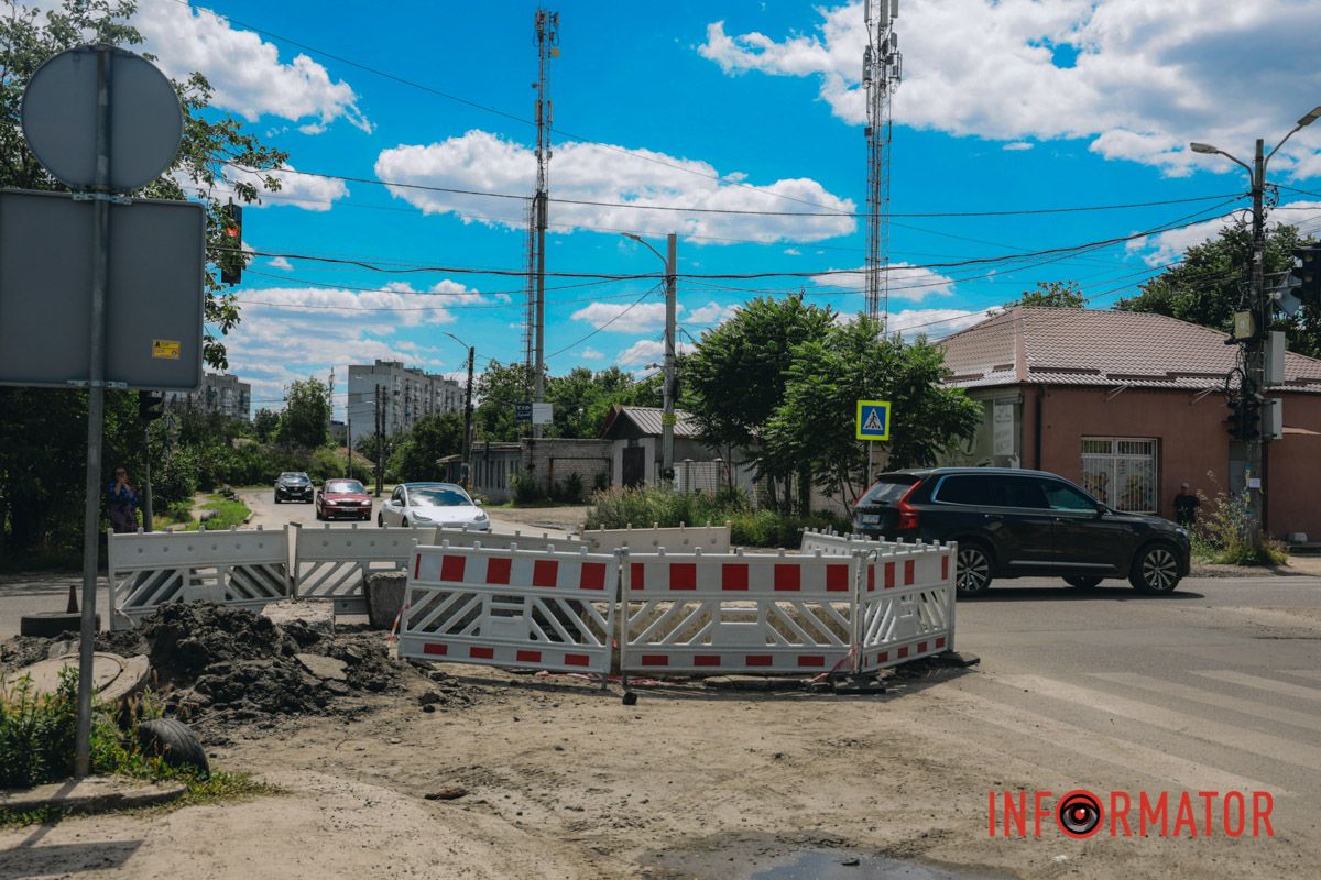 В Днепре на Старочумацкой пропасти перекрыло две полосы движения 12