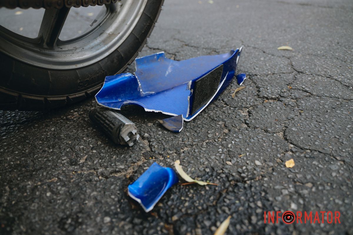 В Днепре на Старокозацкой не разминулись мотоциклист на Honda и скорая