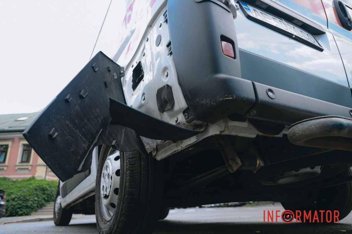 В Днепре на Старокозацкой не разминулись мотоциклист на Honda и скорая