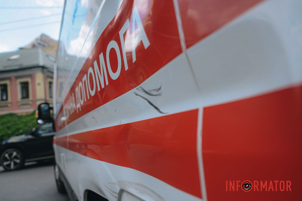 В Днепре на Старокозацкой не разминулись мотоциклист на Honda и скорая
