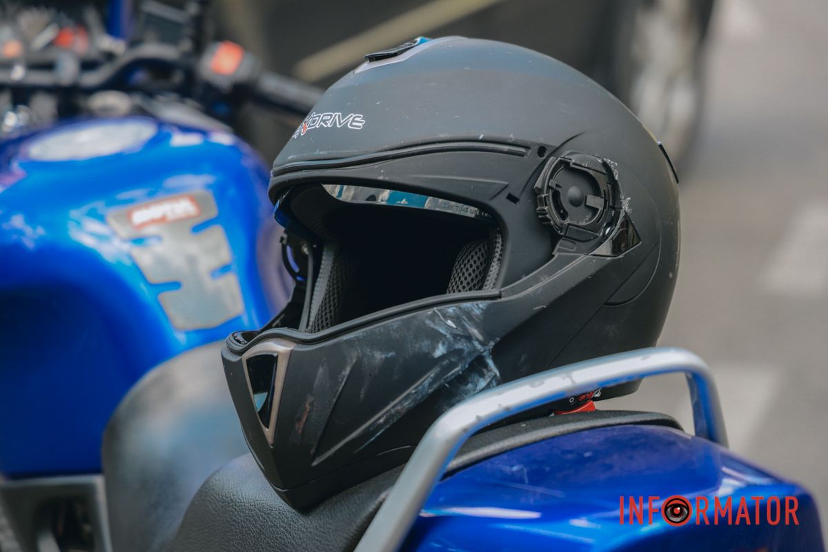 В Днепре на Старокозацкой не разминулись мотоциклист на Honda и скорая 13