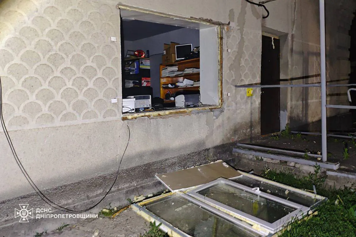 Один будинок повністю зруйнований, ще 12 осель понівечені.