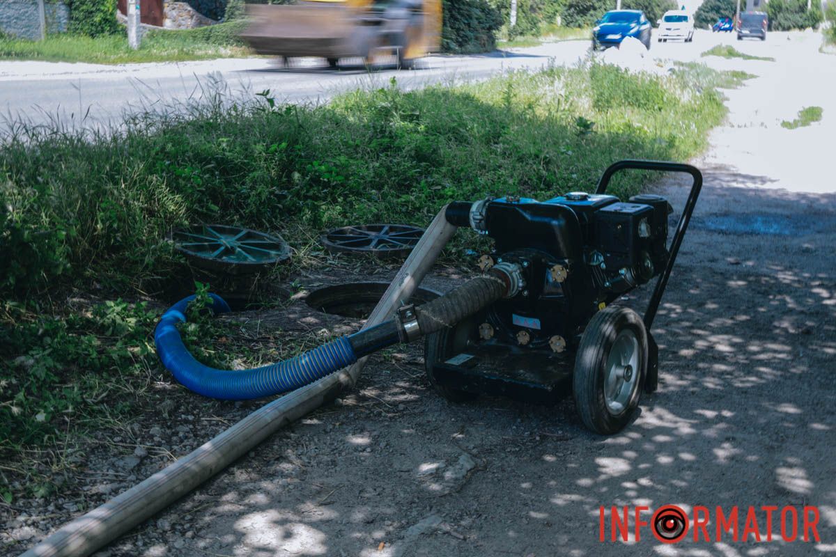 У Дніпрі вулицю Зразкову залило коричневою водою: що сталось 9