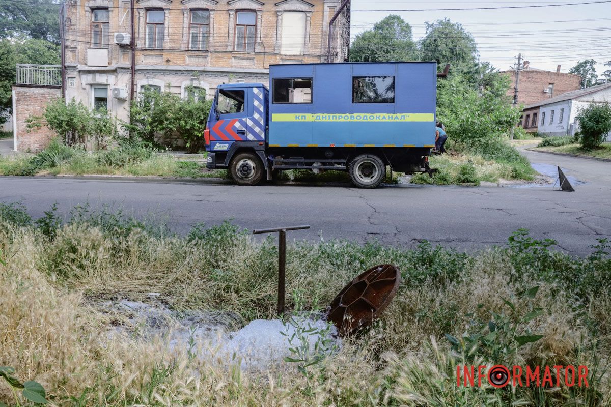 Специалисты установили предупредительные знаки и выполняют аварийно-восстановительные работы