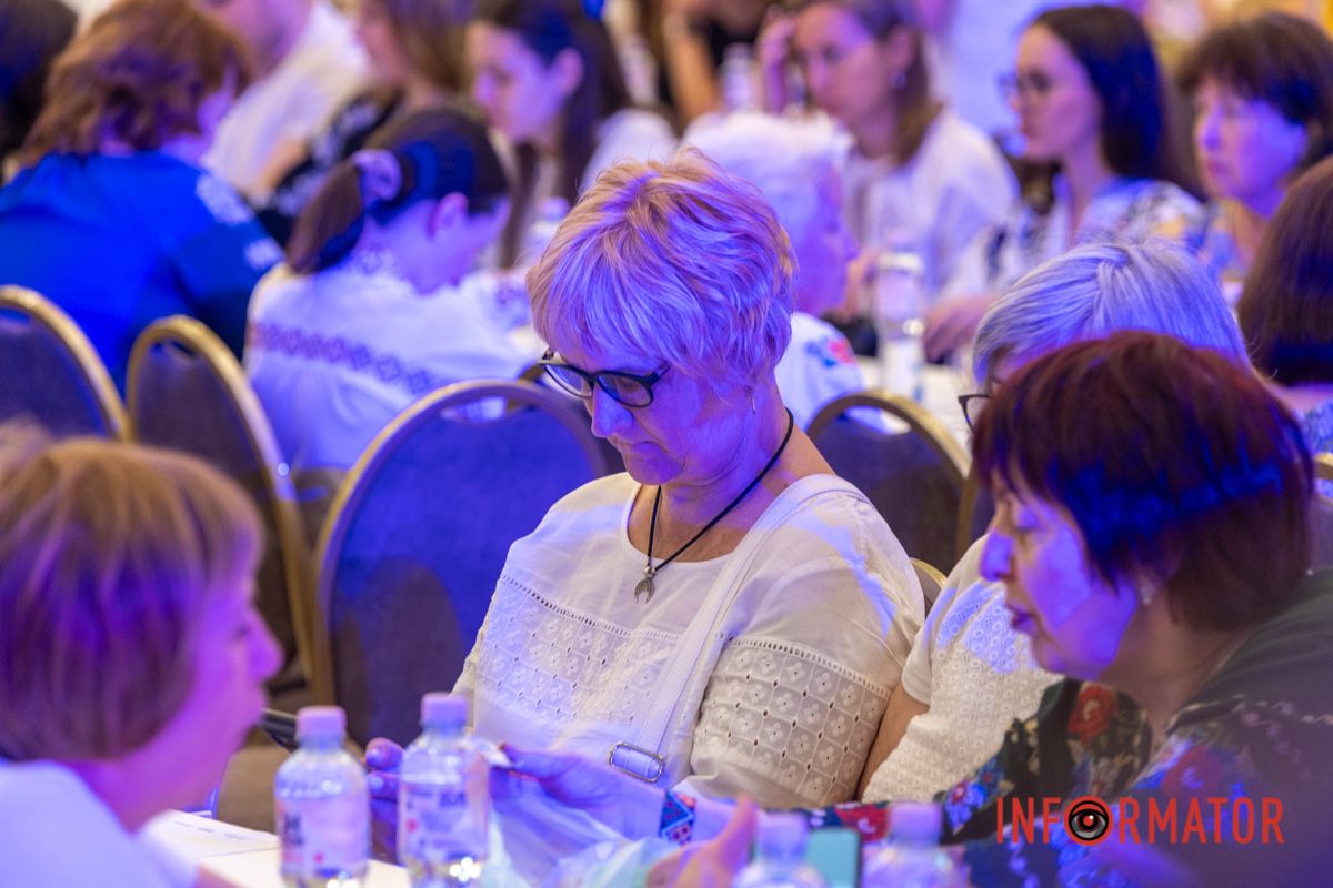 Серед учасників були школярі, студенти, освітяни, військові, представники міської влади та переселенці
