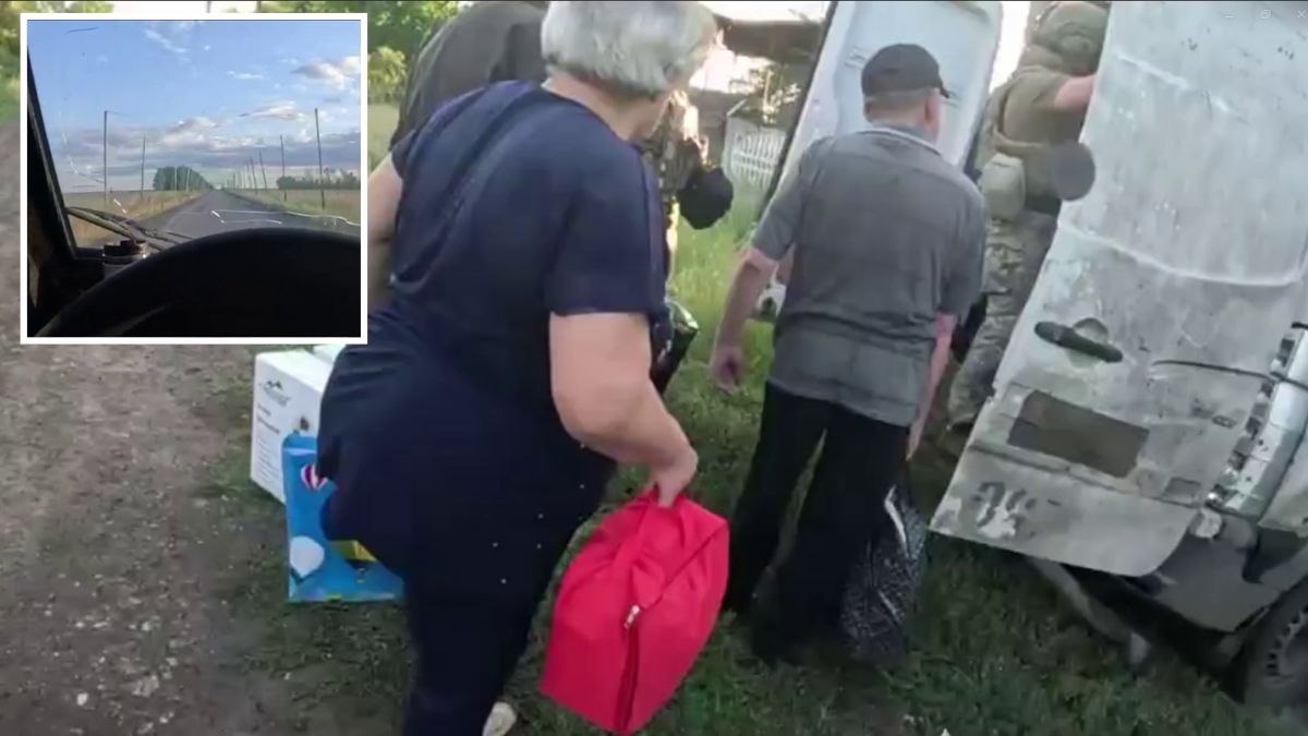 Поліцейські “Білі янголи” евакуювали з прифронтового села у Дніпропетровській області літнє подружжя та їхнього знайомого