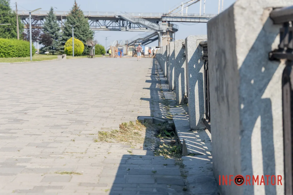 У Дніпрі на Січеславській Набережній встановлюють паркан: ремонтуватимуть підпірну стінку 5