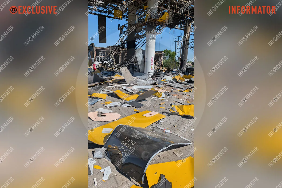 Територією розкидало уламки Територією розкидало уламки