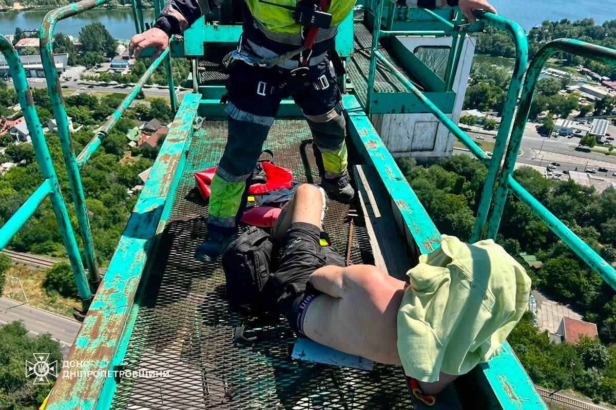 У Соборному районі Дніпра рятувальники допомогли чоловікові