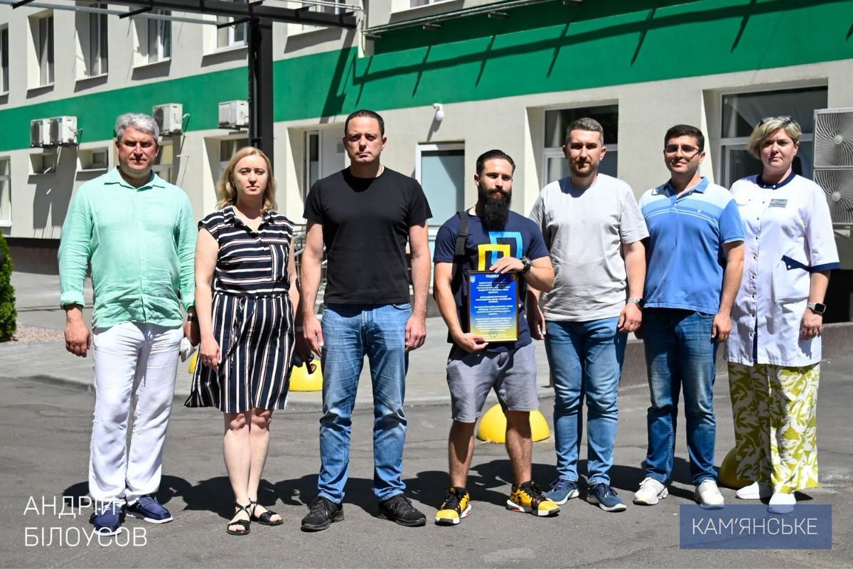 Це медичне обладнання, витратні матеріали, спеціальні меблі, обладнання для догляду за немовлятами та інше