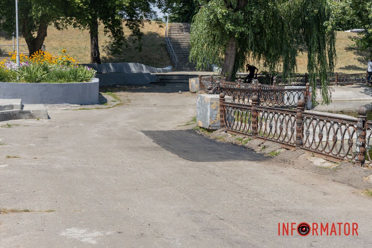 Стає безпечніше: у парку Глоби у Дніпрі ремонтують асфальтове покриття 8