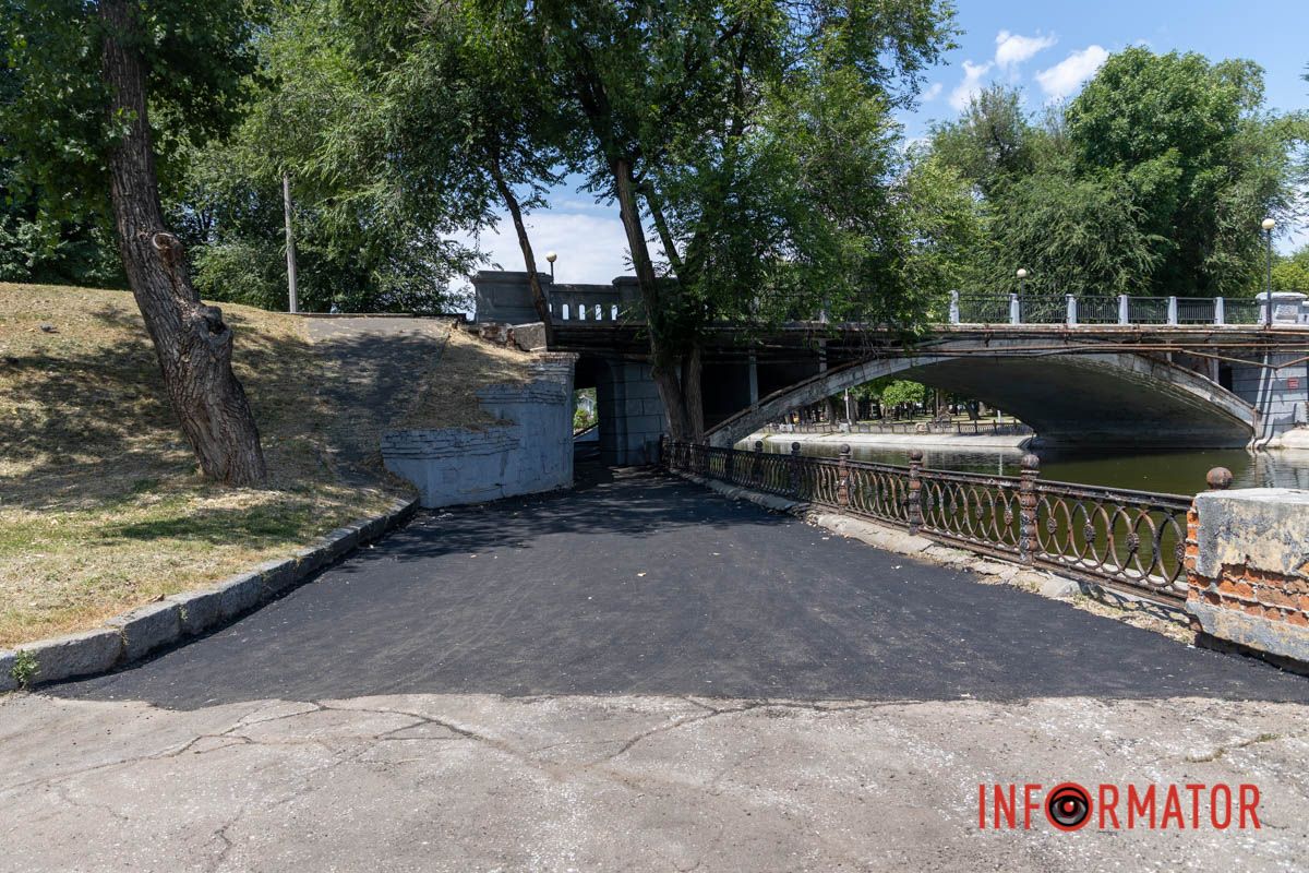 Стає безпечніше: у парку Глоби у Дніпрі ремонтують асфальтове покриття 11