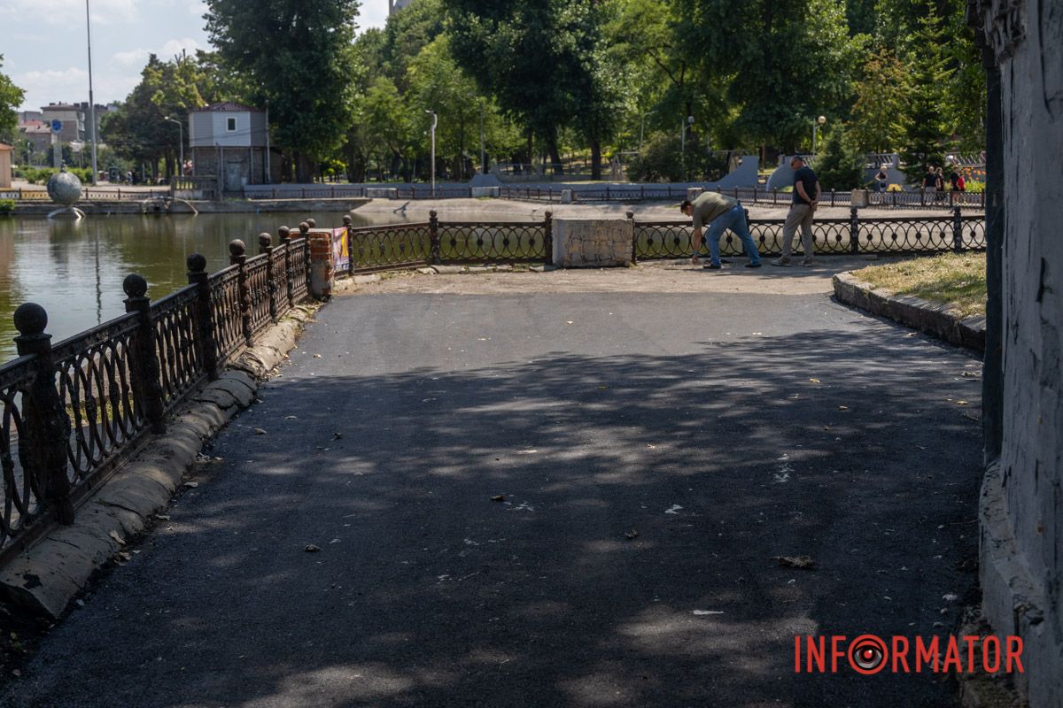 Стає безпечніше: у парку Глоби у Дніпрі ремонтують асфальтове покриття 12