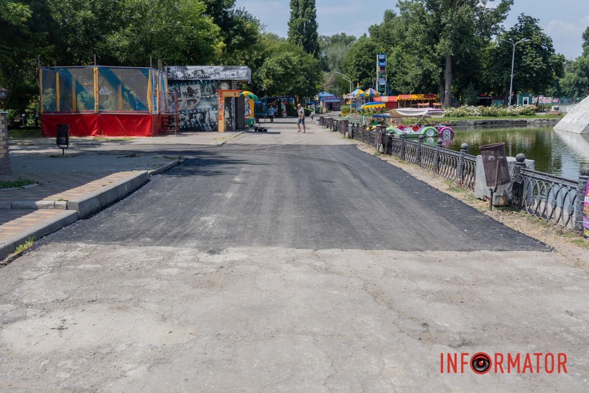 Стає безпечніше: у парку Глоби у Дніпрі ремонтують асфальтове покриття 17