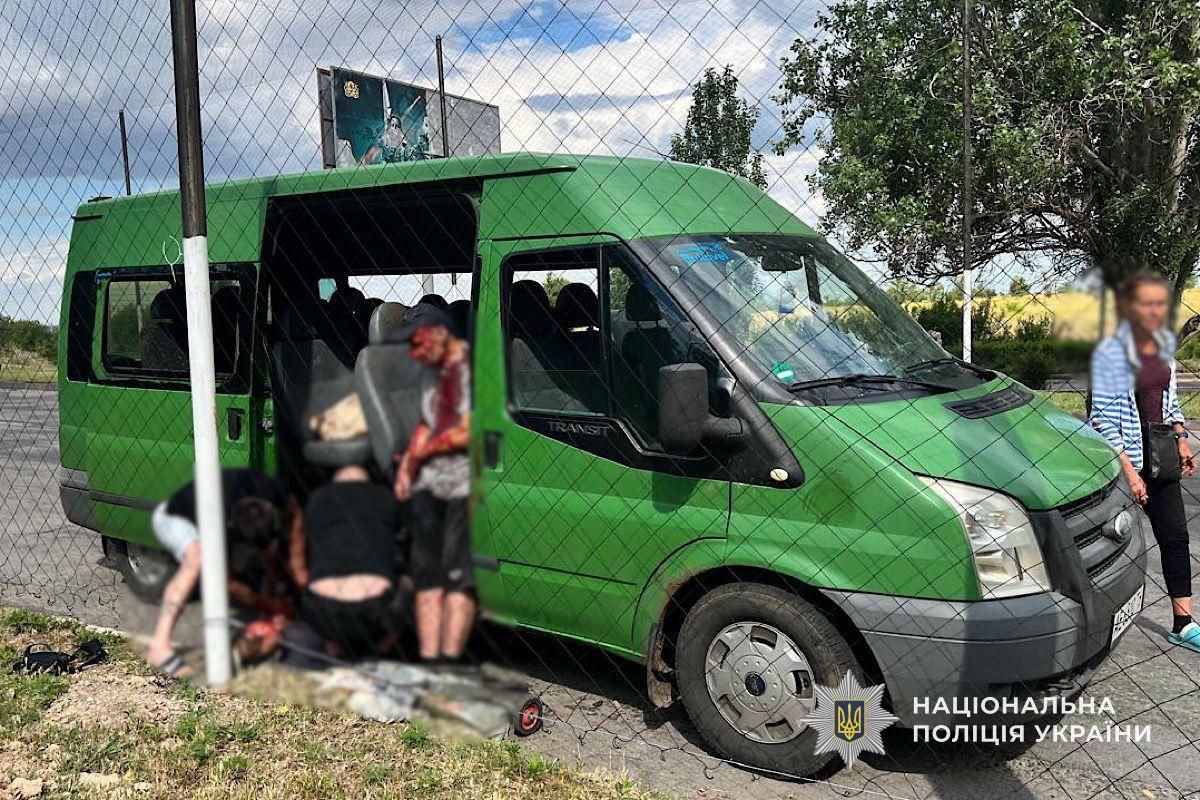 Понад десятеро людей були поранені Понад десятеро людей були поранені