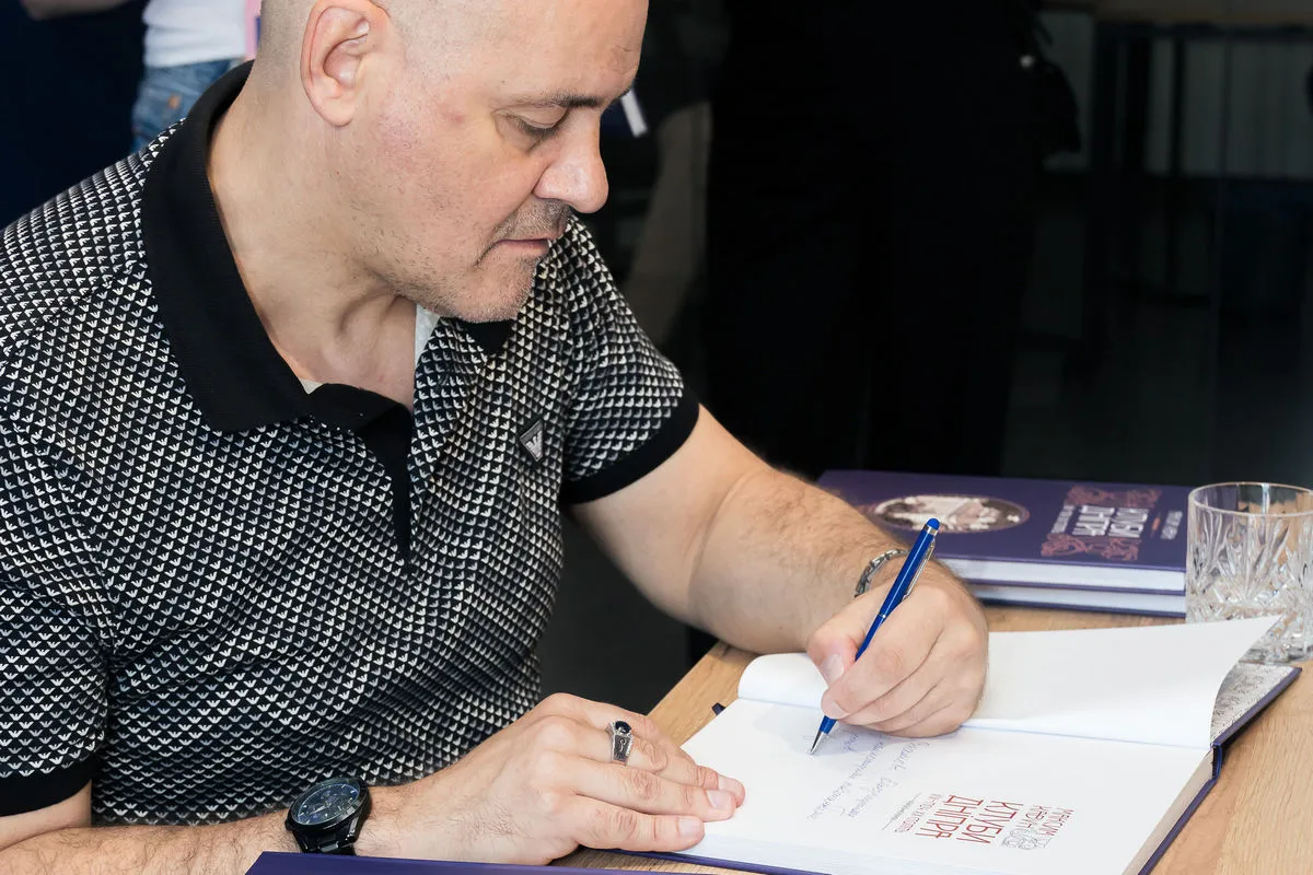 “Історія, традиції, спадщина”: презентували книгу історика Максима Кавуна про бізнес-клуби Дніпра 4