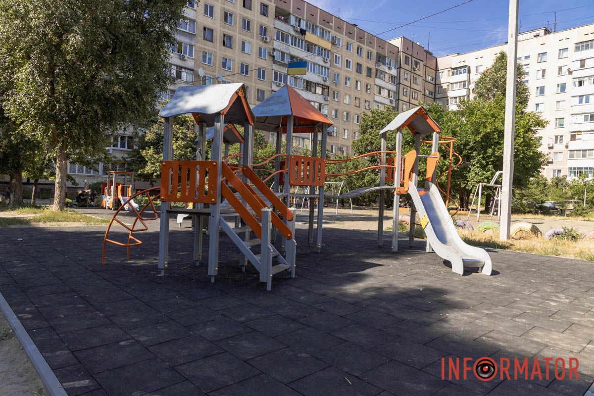 В Днепре за более чем 2,5 миллиона гривен положили резиновое покрытие на детские площадки 11