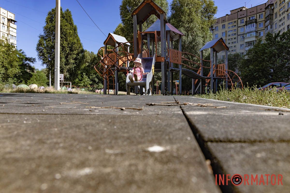 В Днепре за более чем 2,5 миллиона гривен положили резиновое покрытие на детские площадки 13
