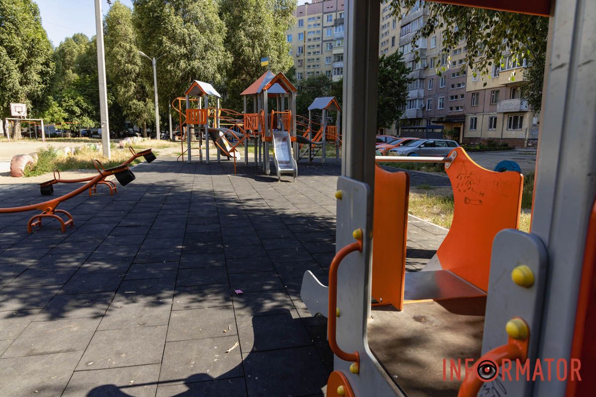 В Днепре за более чем 2,5 миллиона гривен положили резиновое покрытие на детские площадки 24