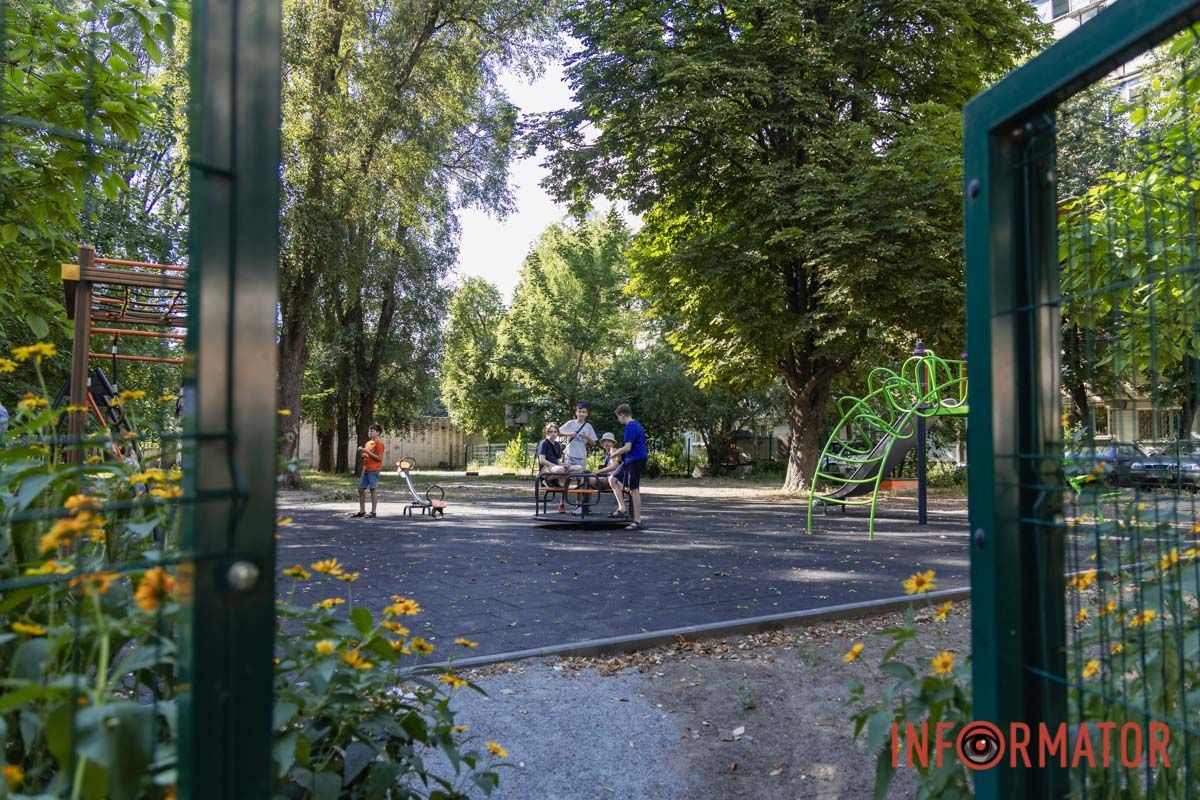В Днепре за более чем 2,5 миллиона гривен положили резиновое покрытие на детские площадки 25