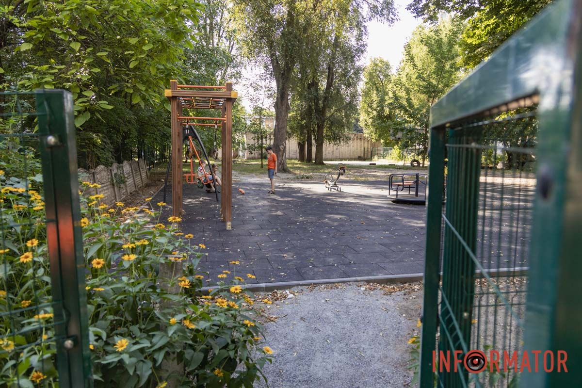 В Днепре за более чем 2,5 миллиона гривен положили резиновое покрытие на детские площадки 39