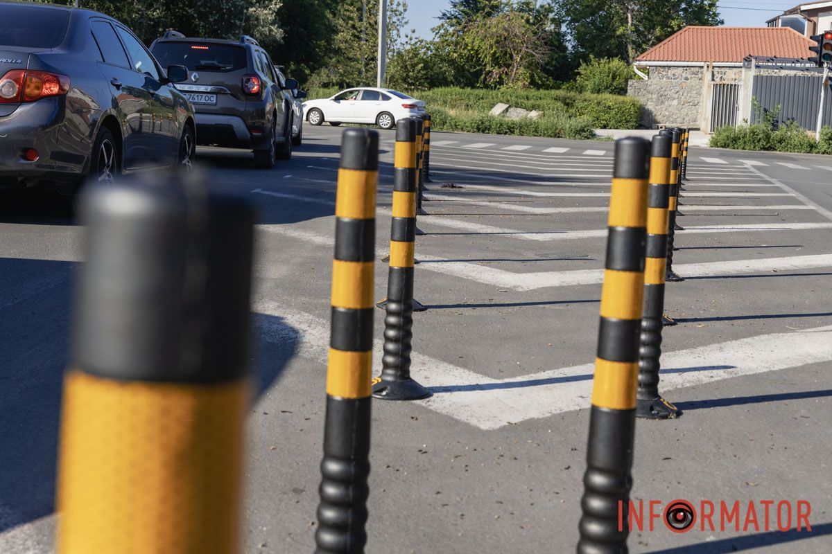 Новый островок безопасности: в Днепре на Лабораторной установили делиниаторы 14