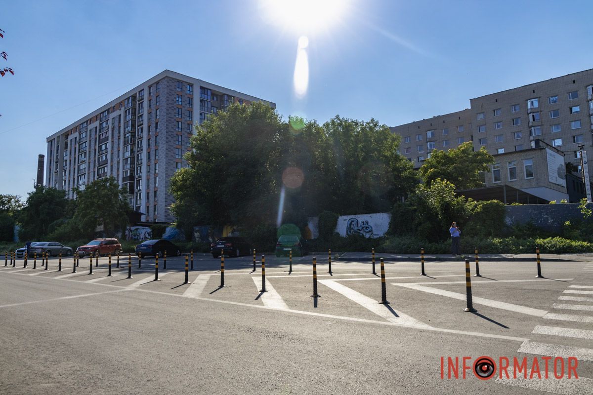 Новый островок безопасности: в Днепре на Лабораторной установили делиниаторы 22