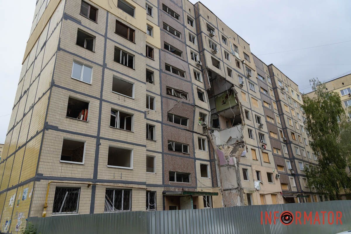 Частично обрушившийся подъезд