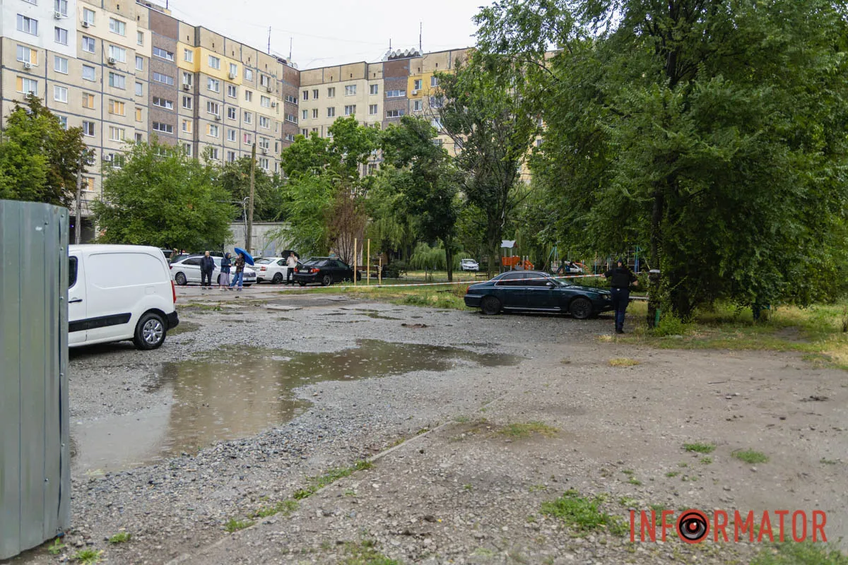 На месте работают представители городских властей