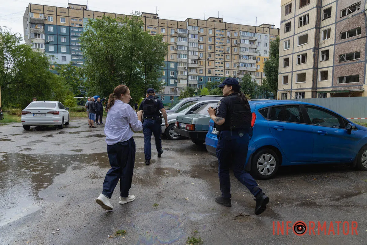 Поврежденная многоэтажка в Днепре