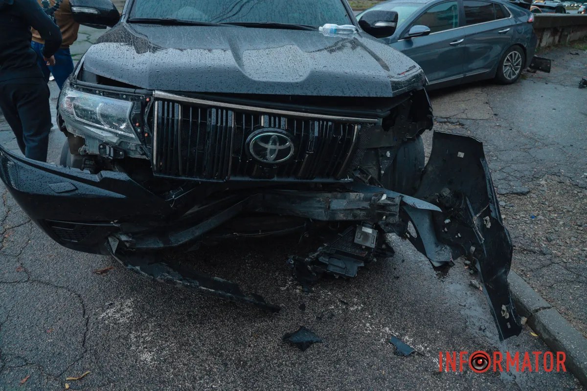 Усі три автівки зазнали пошкоджень